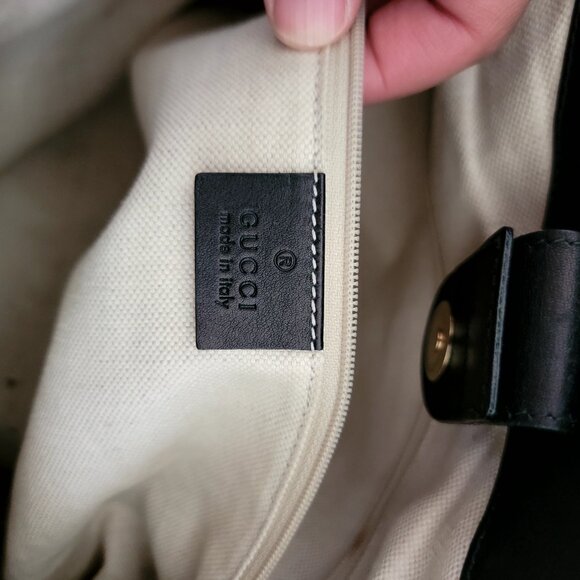 GUCCI GG Signature Medium Sukey Tote - Picture 6 of 13